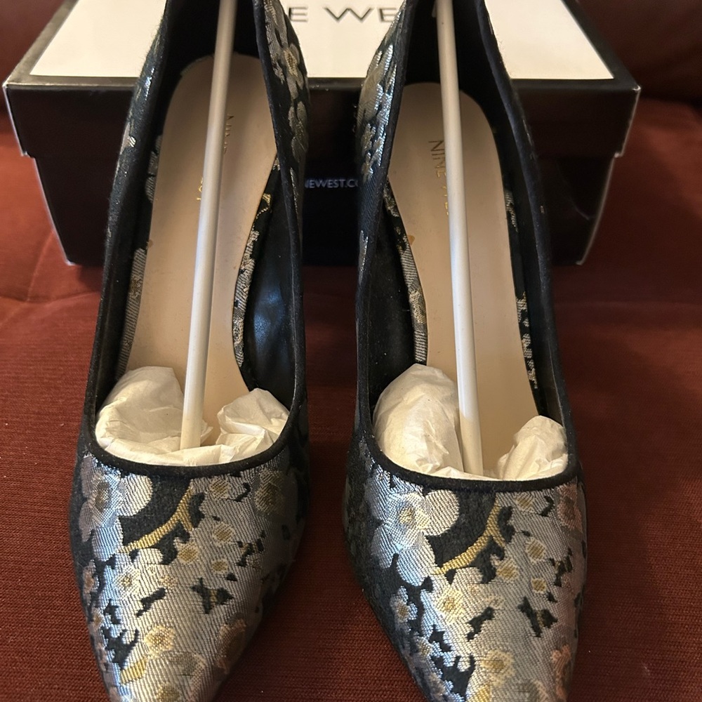 Nine West Black and Silver Artistic Heels